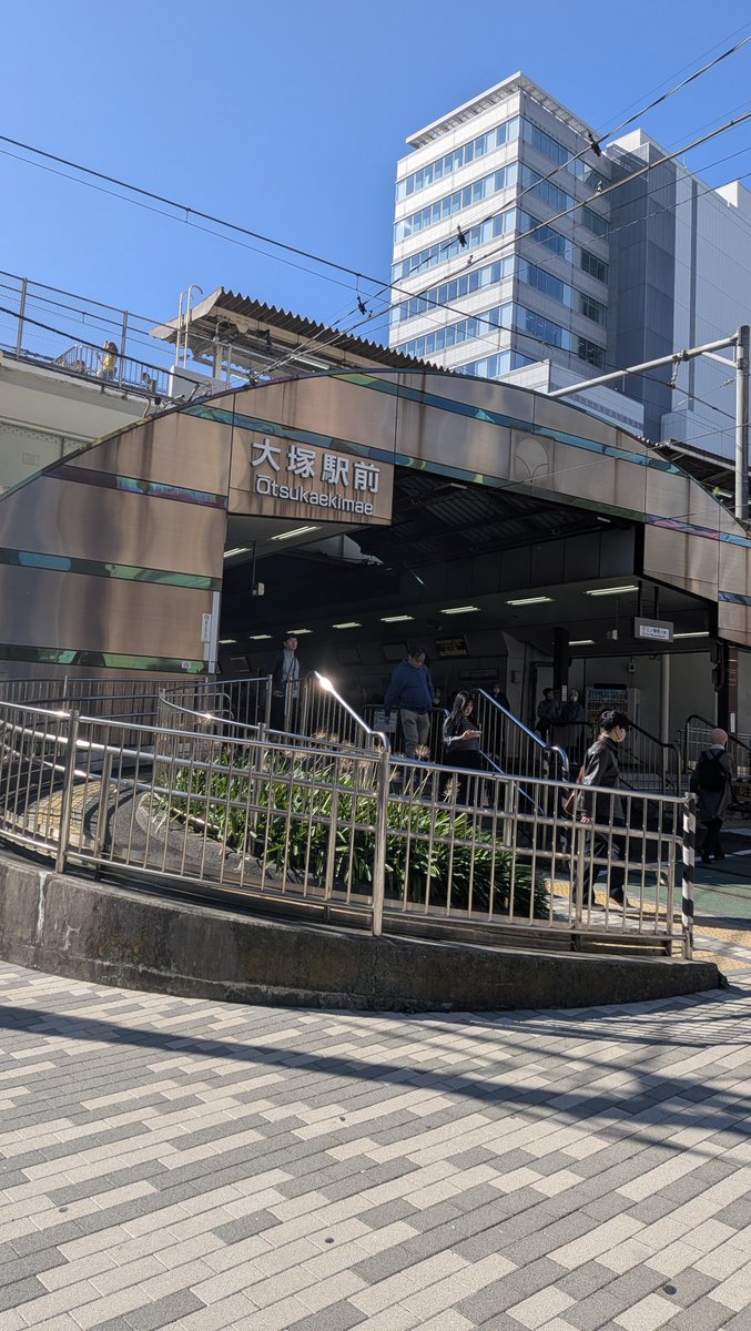 都電荒川線の大塚駅前停留場と線路